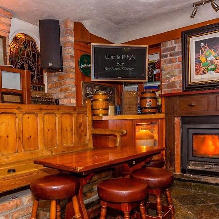 킬라니 Charlie Foleys B&B 외부 사진